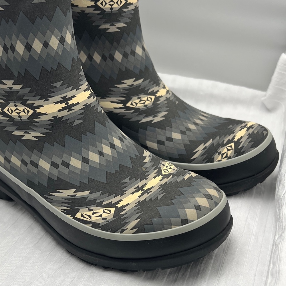 Pendleton Black & Gray Geometric Pattern Rain Boo… - image 6